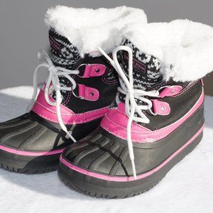 Girls perfect condition Winter Snow Boots! Size 12, Pink & Black with fur.